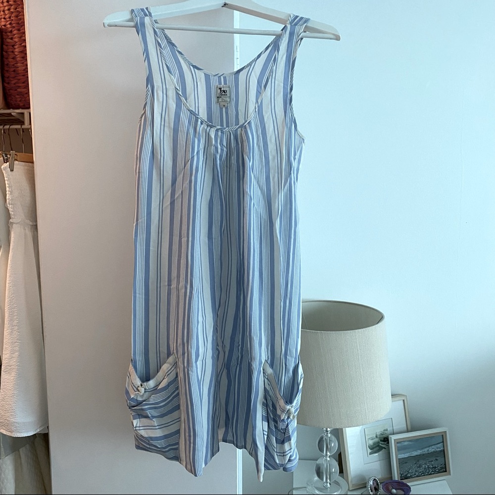 L’Agence Striped casual dress with pockets. 100% Rayon. Size S